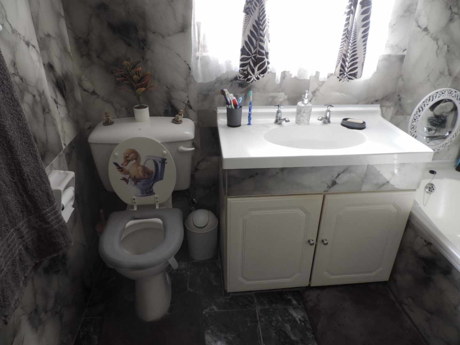 2 Bedroom Property for Sale in New Redruth Gauteng