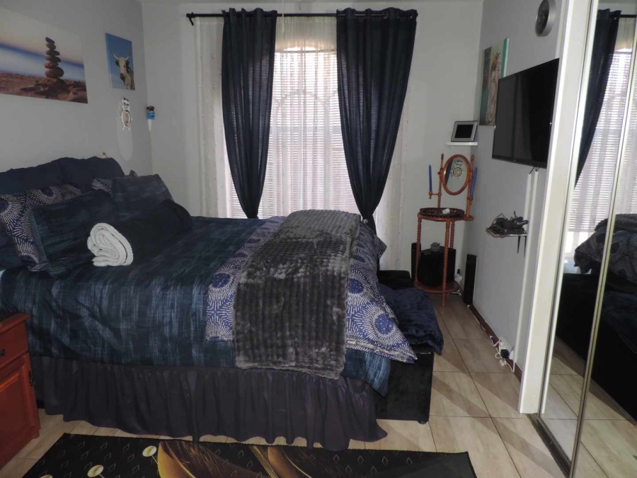 2 Bedroom Property for Sale in New Redruth Gauteng