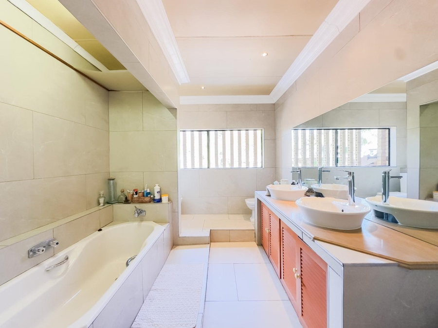 4 Bedroom Property for Sale in Amandasig Gauteng
