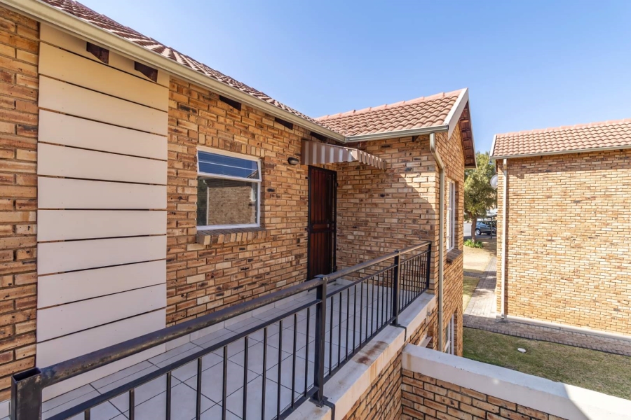 2 Bedroom Property for Sale in Honeypark Gauteng