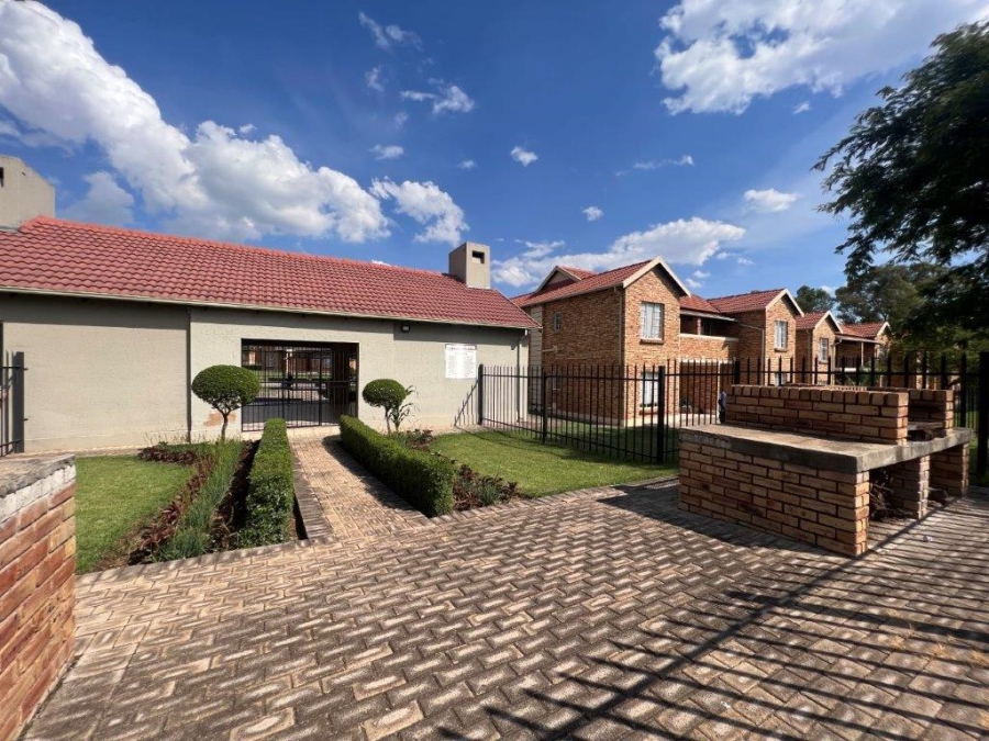 2 Bedroom Property for Sale in Honeypark Gauteng