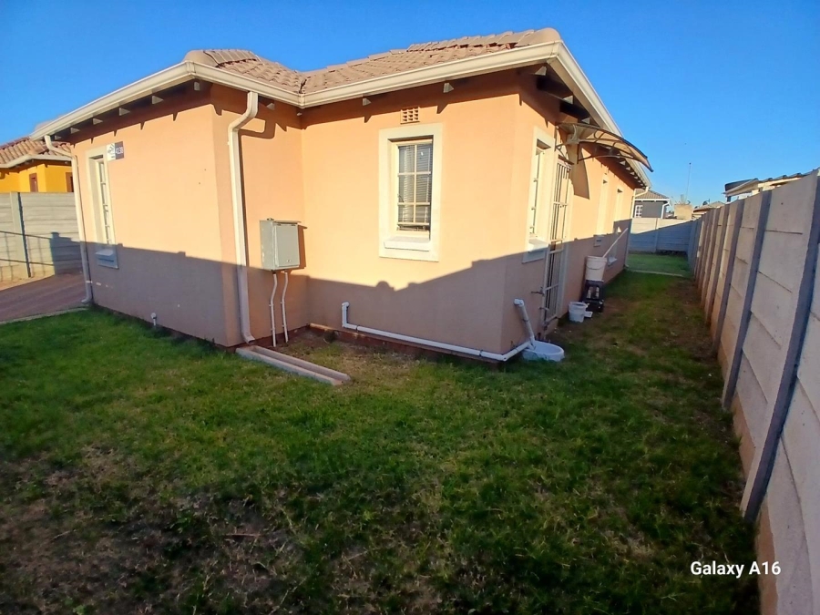 To Let 3 Bedroom Property for Rent in Sky City Gauteng
