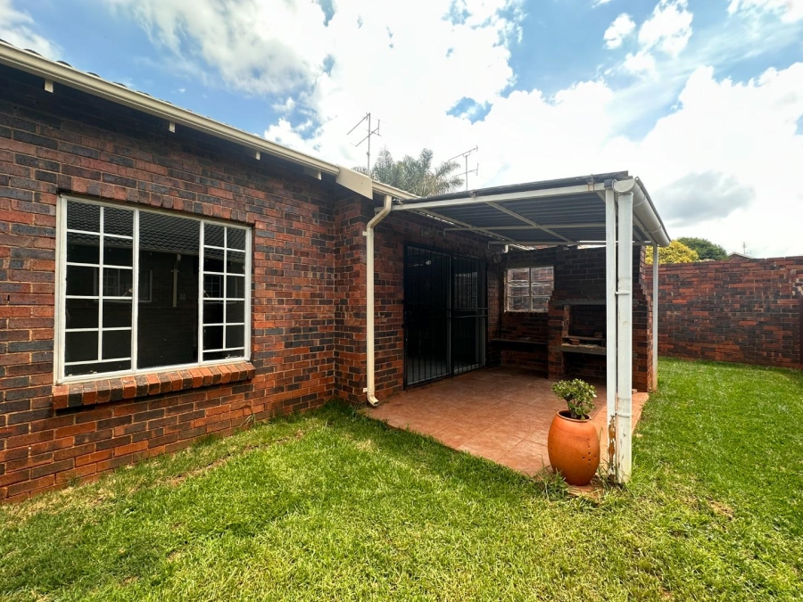 2 Bedroom Property for Sale in Weltevreden Park Gauteng