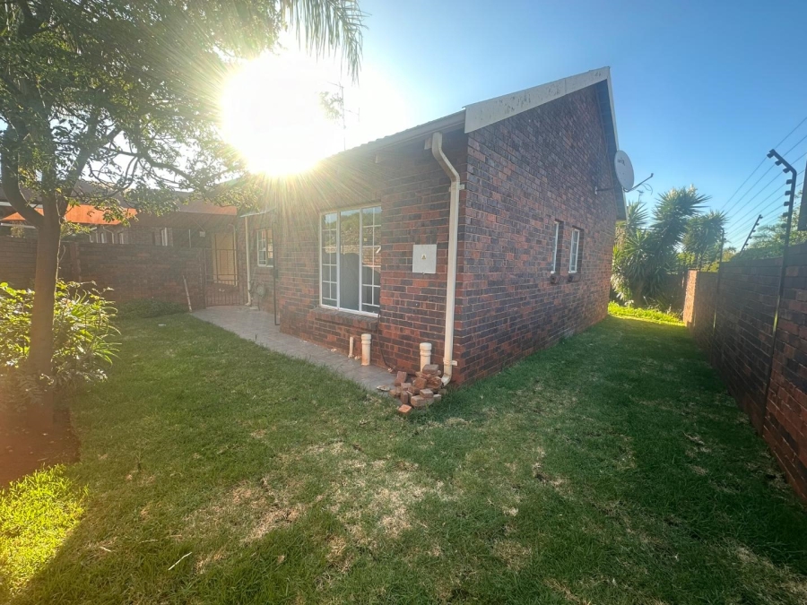 2 Bedroom Property for Sale in Weltevreden Park Gauteng