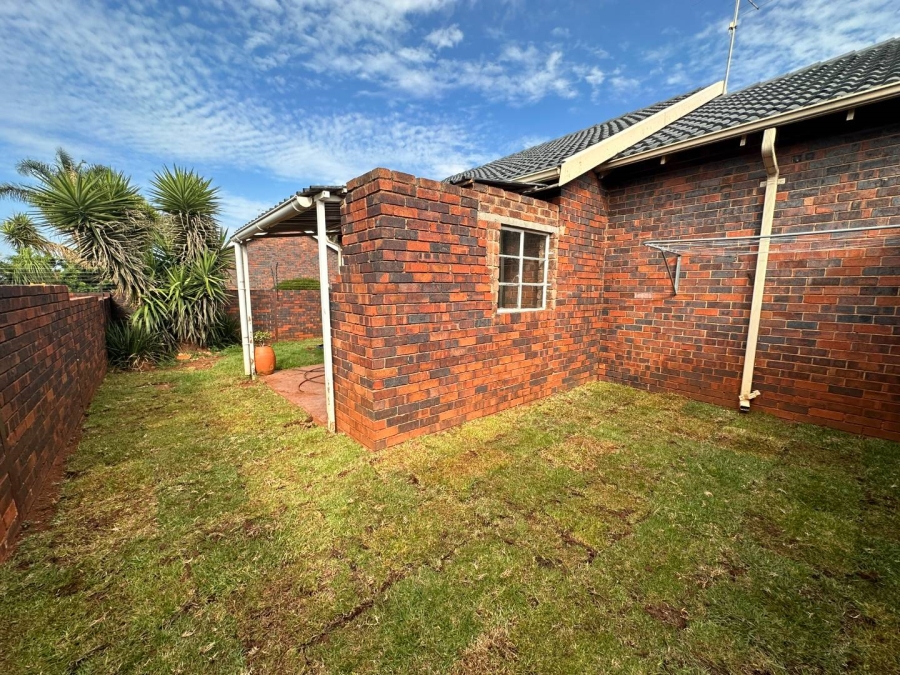 2 Bedroom Property for Sale in Weltevreden Park Gauteng