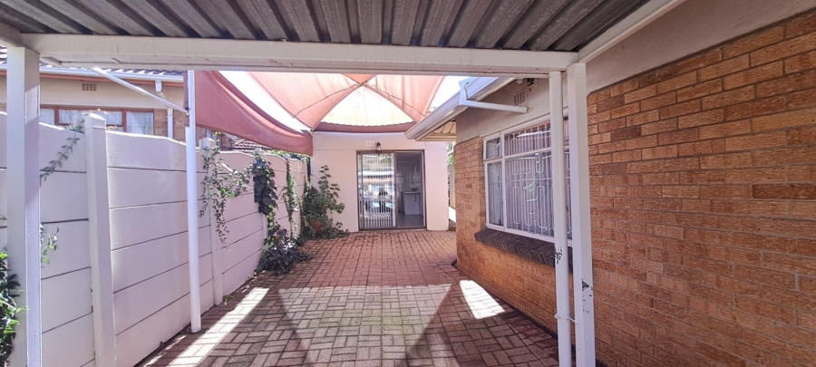 1 Bedroom Property for Sale in Linmeyer Gauteng