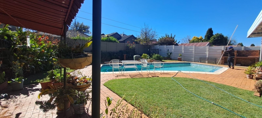 1 Bedroom Property for Sale in Linmeyer Gauteng