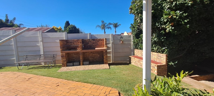 1 Bedroom Property for Sale in Linmeyer Gauteng