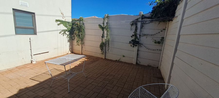 1 Bedroom Property for Sale in Linmeyer Gauteng