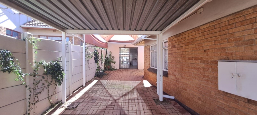 1 Bedroom Property for Sale in Linmeyer Gauteng