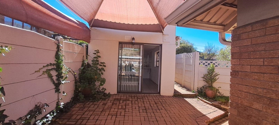 1 Bedroom Property for Sale in Linmeyer Gauteng