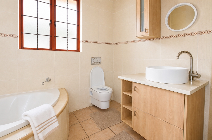 5 Bedroom Property for Sale in Raslouw A H Gauteng