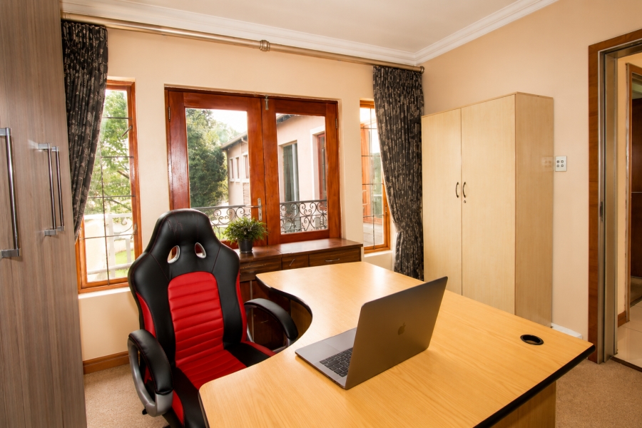 5 Bedroom Property for Sale in Raslouw A H Gauteng