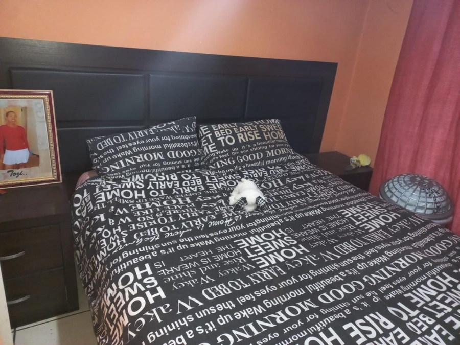 4 Bedroom Property for Sale in Klippoortje Gauteng