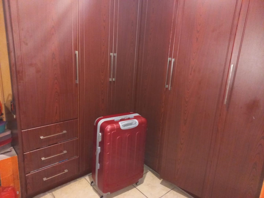 4 Bedroom Property for Sale in Klippoortje Gauteng