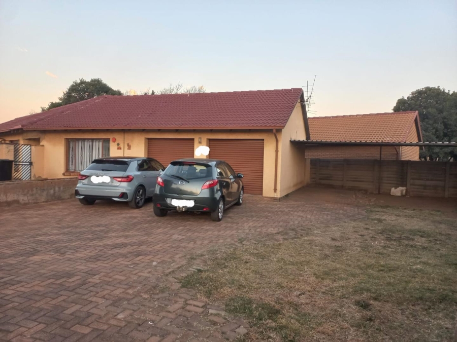4 Bedroom Property for Sale in Klippoortje Gauteng