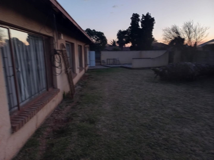4 Bedroom Property for Sale in Klippoortje Gauteng
