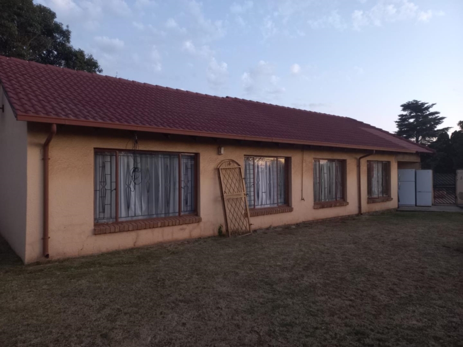 4 Bedroom Property for Sale in Klippoortje Gauteng