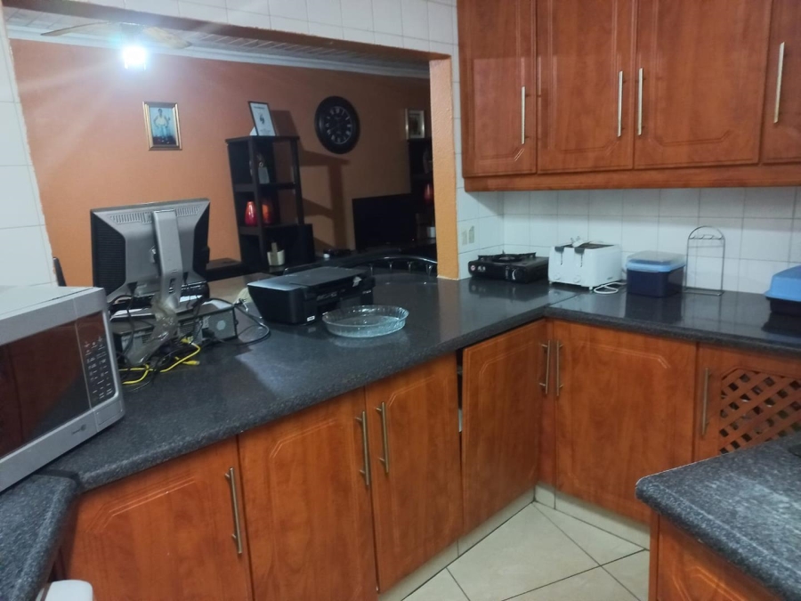 4 Bedroom Property for Sale in Klippoortje Gauteng