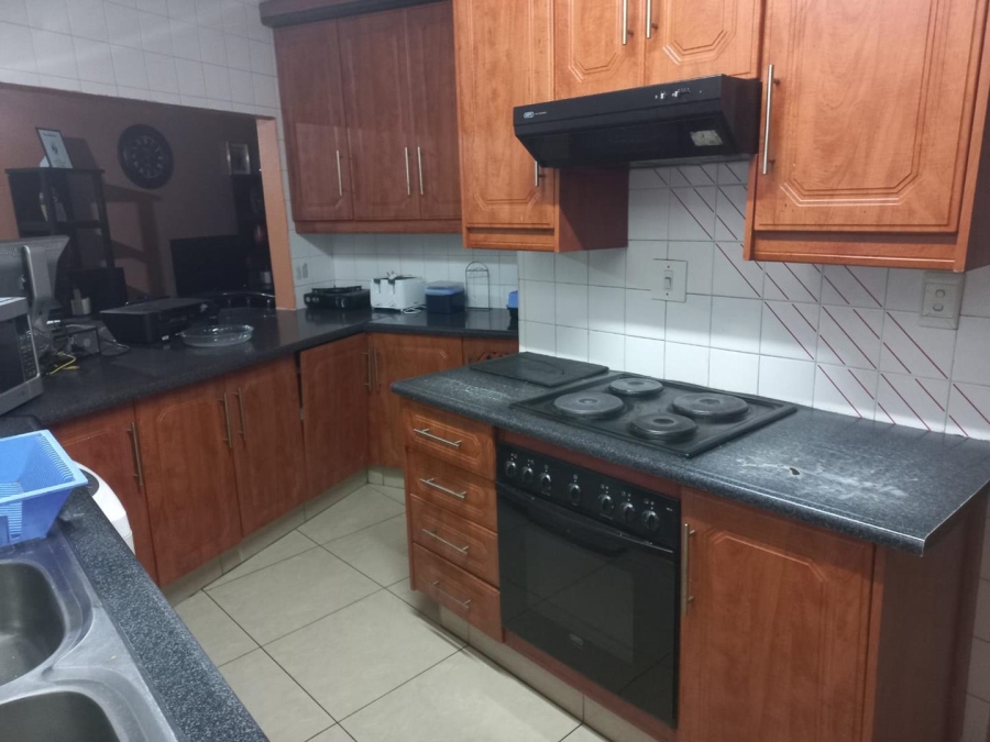 4 Bedroom Property for Sale in Klippoortje Gauteng
