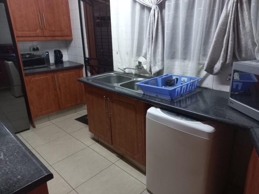 4 Bedroom Property for Sale in Klippoortje Gauteng