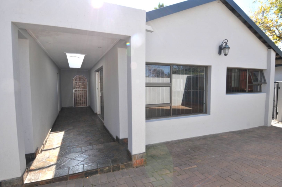 4 Bedroom Property for Sale in Garsfontein Gauteng