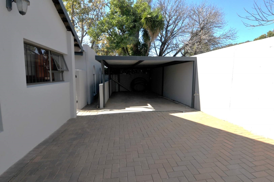 4 Bedroom Property for Sale in Garsfontein Gauteng