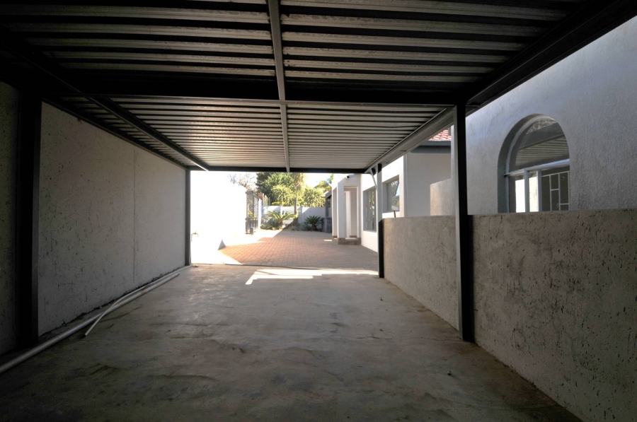 4 Bedroom Property for Sale in Garsfontein Gauteng