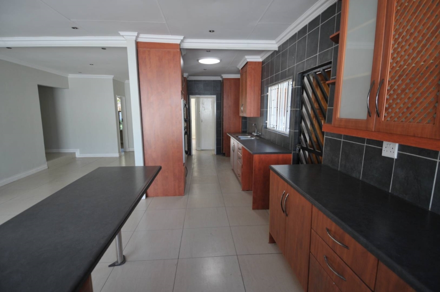 4 Bedroom Property for Sale in Garsfontein Gauteng