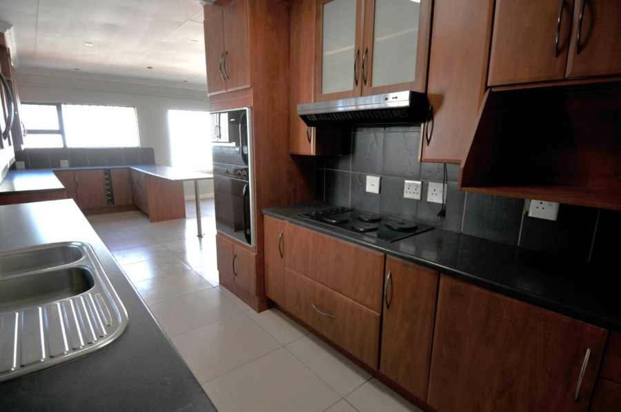 4 Bedroom Property for Sale in Garsfontein Gauteng