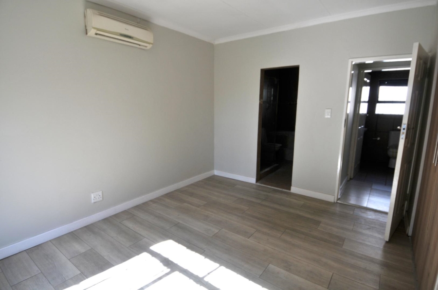 4 Bedroom Property for Sale in Garsfontein Gauteng