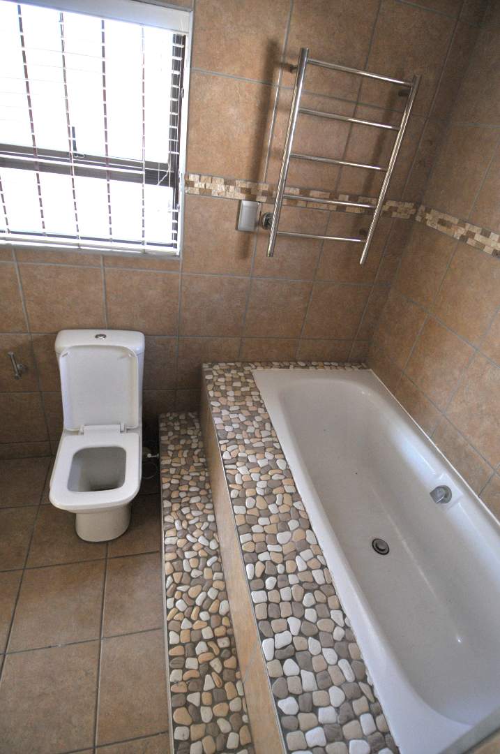 4 Bedroom Property for Sale in Garsfontein Gauteng