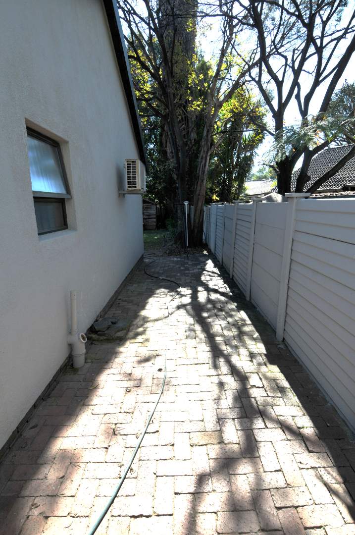 4 Bedroom Property for Sale in Garsfontein Gauteng