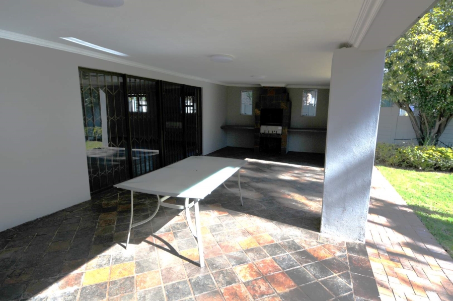 4 Bedroom Property for Sale in Garsfontein Gauteng