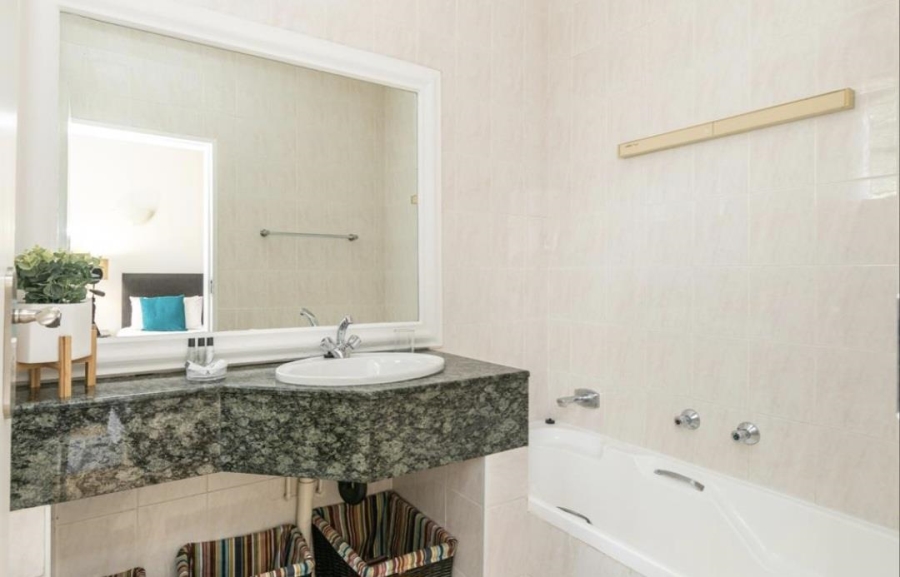 To Let 1 Bedroom Property for Rent in Illovo Gauteng