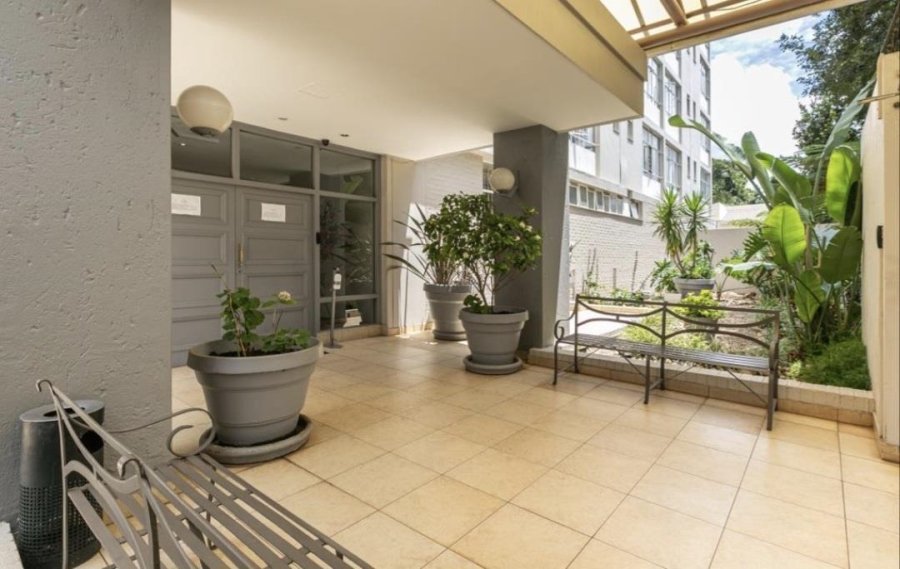 To Let 1 Bedroom Property for Rent in Illovo Gauteng