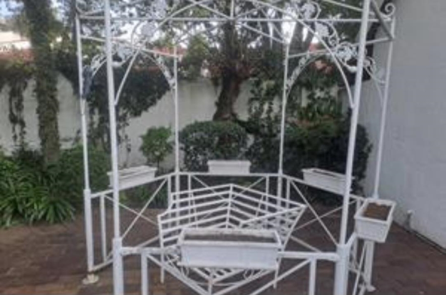 To Let 1 Bedroom Property for Rent in Illovo Gauteng