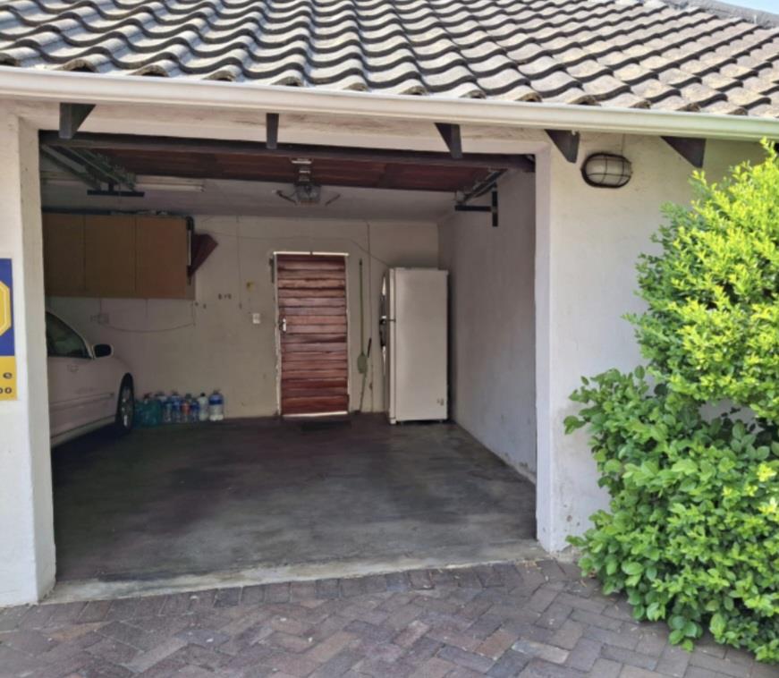 To Let 1 Bedroom Property for Rent in Illovo Gauteng