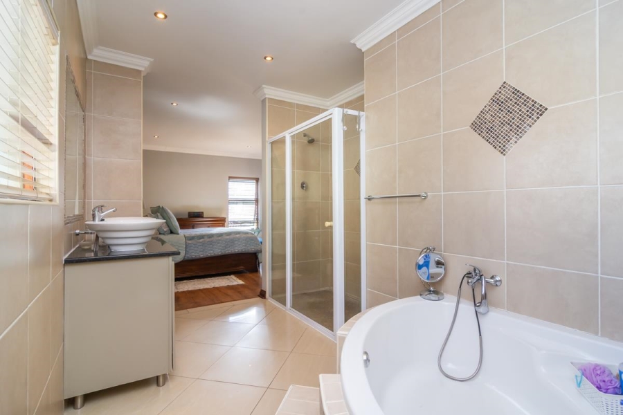 To Let 3 Bedroom Property for Rent in Homes Haven Gauteng