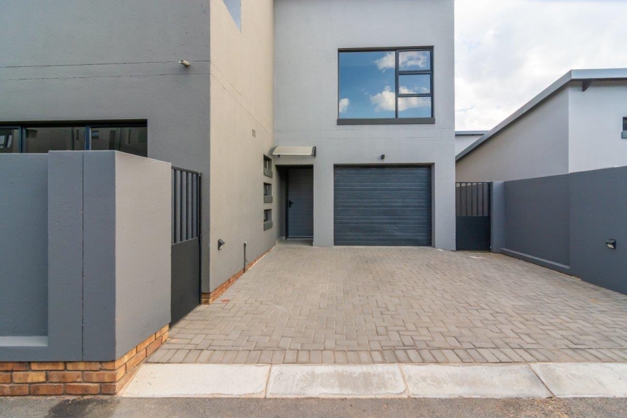 3 Bedroom Property for Sale in Noordheuwel Gauteng