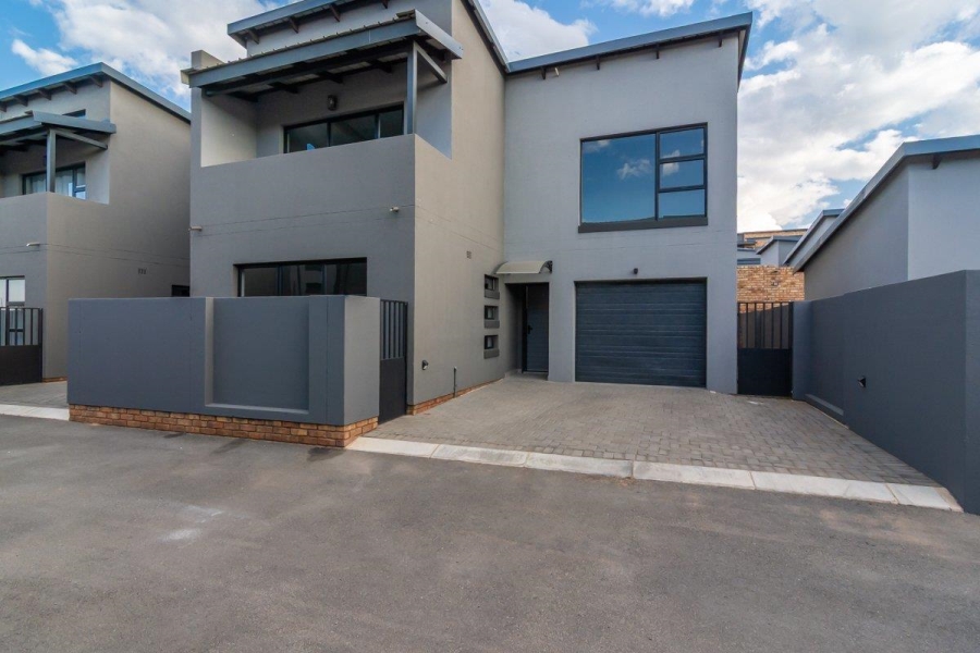 3 Bedroom Property for Sale in Noordheuwel Gauteng