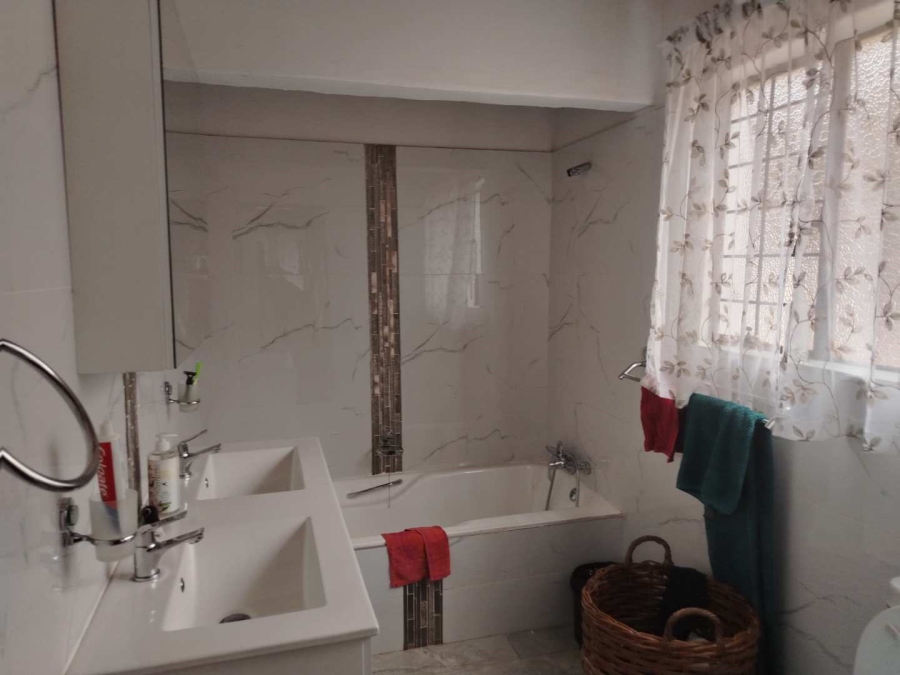 4 Bedroom Property for Sale in Flourana Gauteng