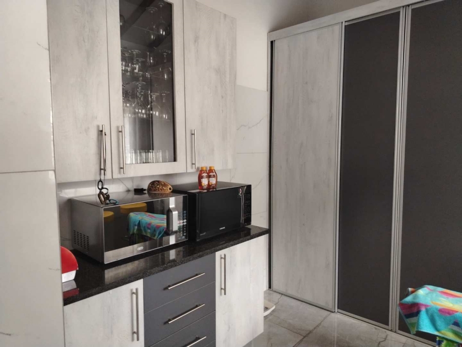 4 Bedroom Property for Sale in Flourana Gauteng