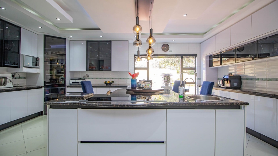 4 Bedroom Property for Sale in Lakefield Gauteng