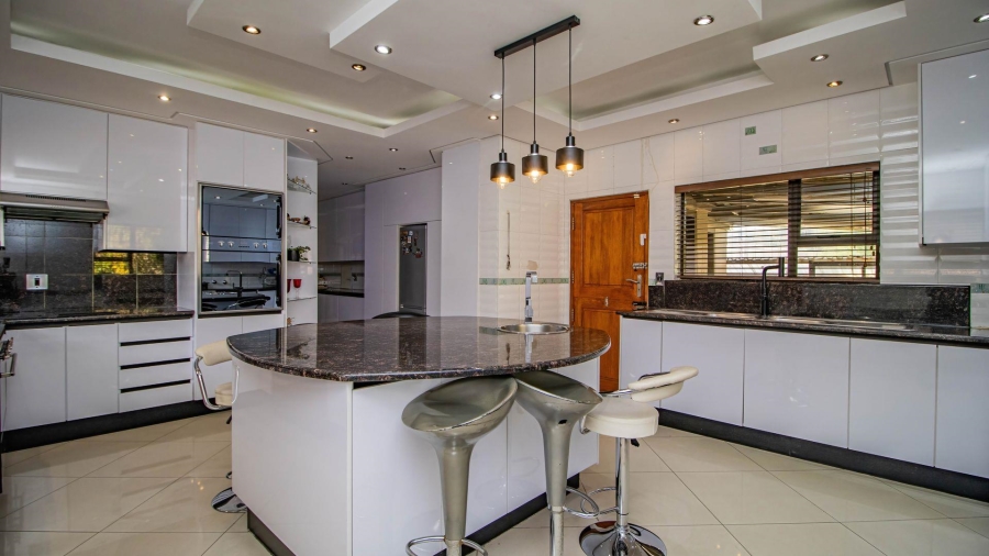 4 Bedroom Property for Sale in Lakefield Gauteng