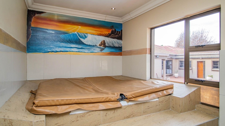 4 Bedroom Property for Sale in Lakefield Gauteng