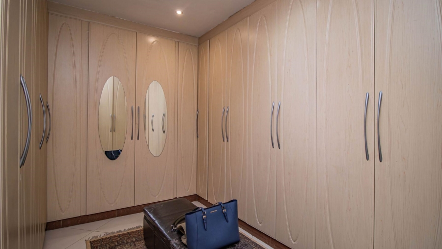 4 Bedroom Property for Sale in Lakefield Gauteng