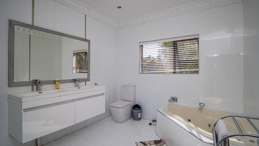 4 Bedroom Property for Sale in Lakefield Gauteng