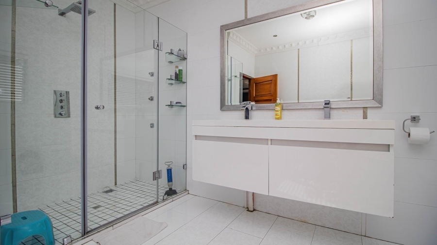 4 Bedroom Property for Sale in Lakefield Gauteng
