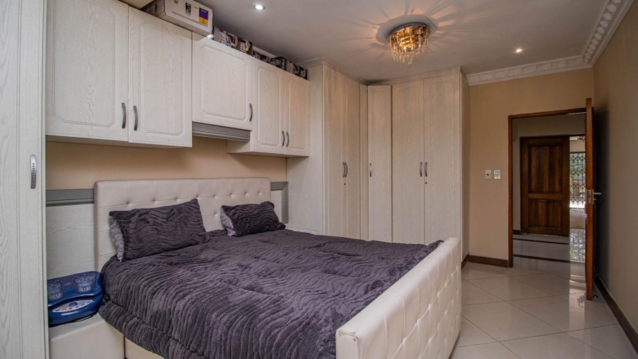 4 Bedroom Property for Sale in Lakefield Gauteng